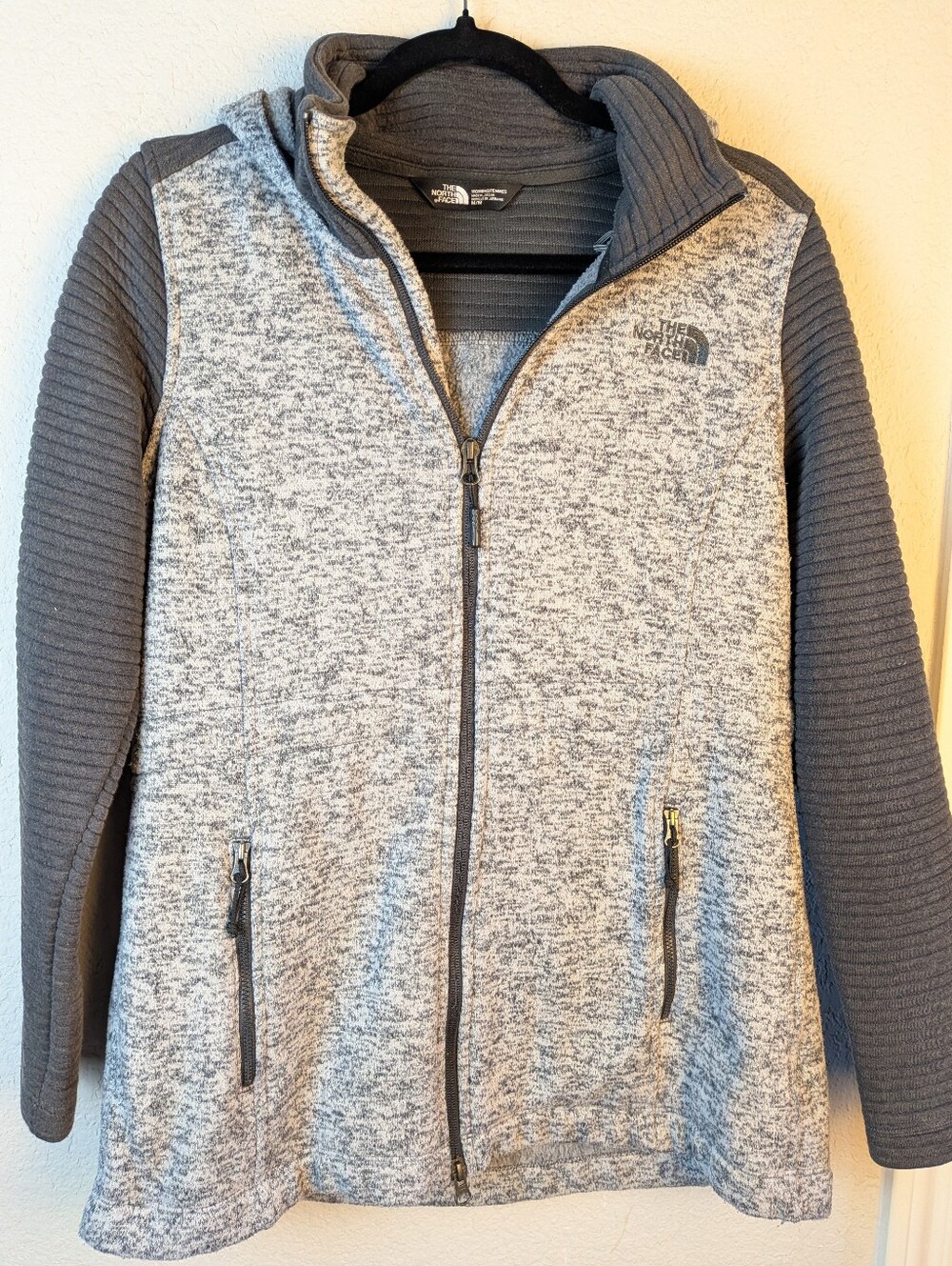 The North Face Women's Indi Hooded Fleece Jacket M Zip Pockets Fall Layers